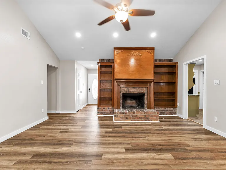 6211 Coachgate Dr — Photo 18