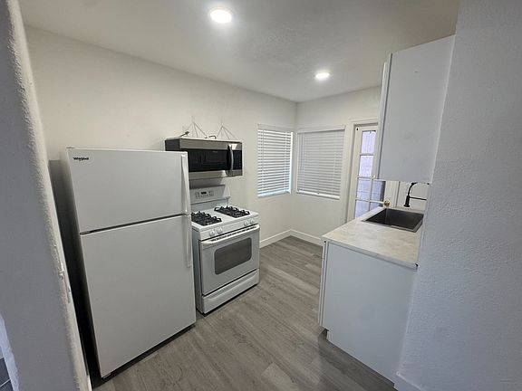 4th image of 2231 N Palm Canyon Dr #2233