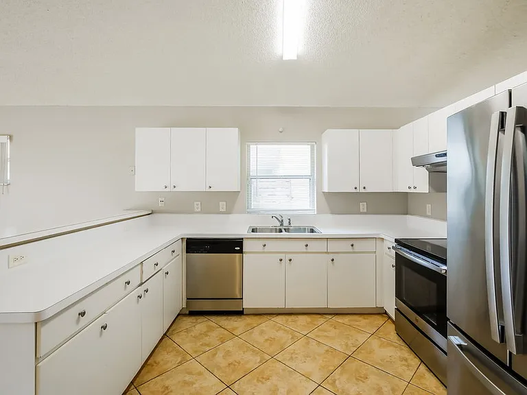 6642 NW 42nd Ave — Photo 5