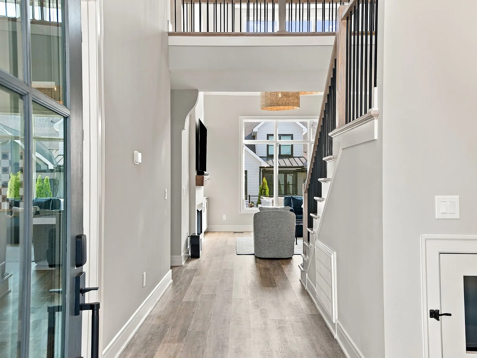 4 bed, 3.5 bath, 3034 sqft, $4,200 — Photo 3