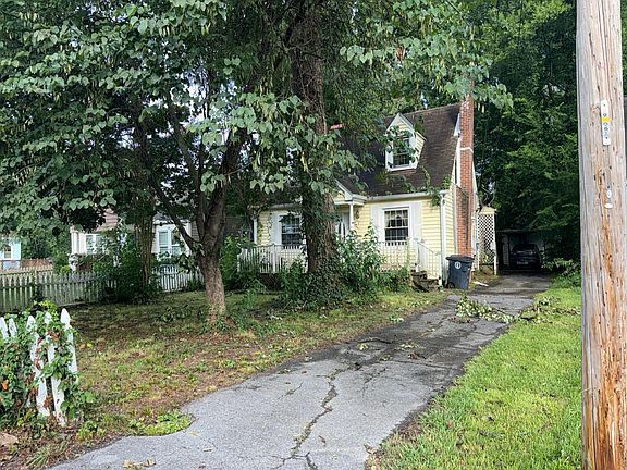 2nd image of 505 S Lovell Ave
