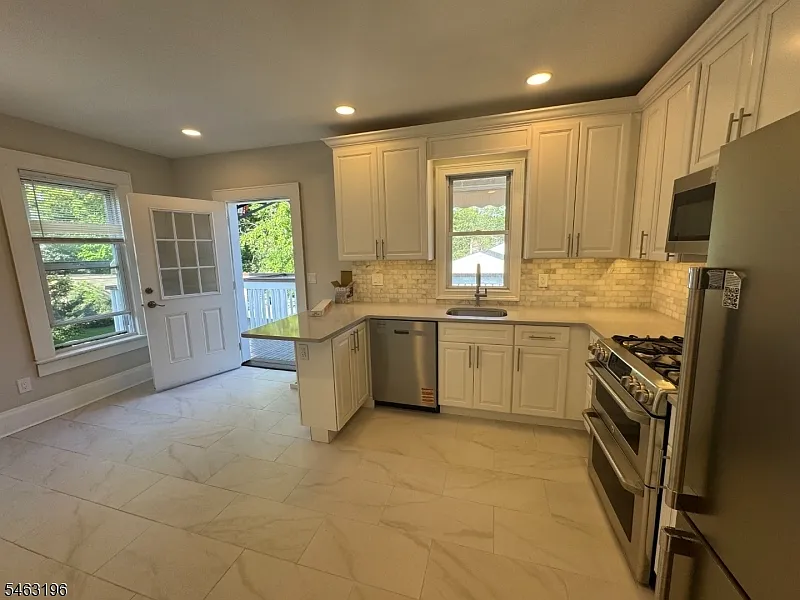 2 bed, 1.0 bath, $3,175 — Photo 4