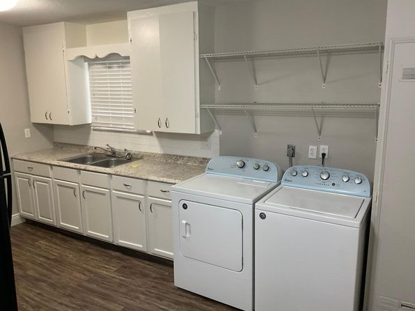 1318 1/2 W Blum St