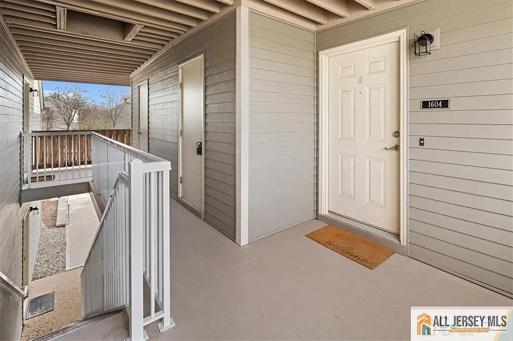 1 bed, 1.0 bath, $1,900 — Photo 2