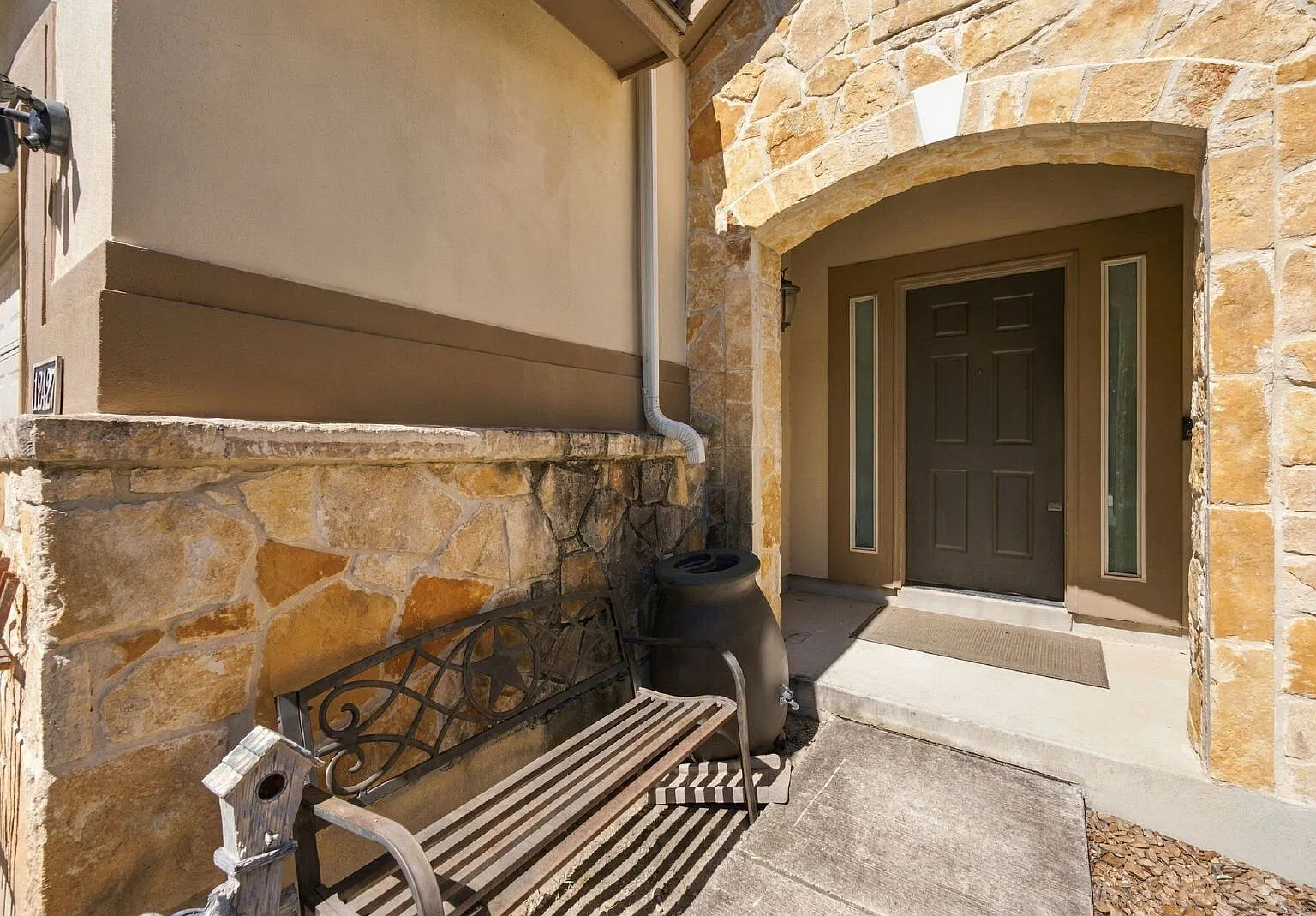 3 bed, 2.5 bath, 2010 sqft, $1,750 — Photo 2