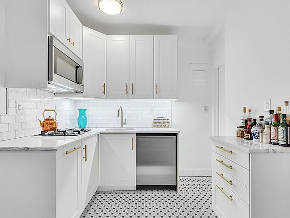 5th image of 82 Irving Pl APT 1A
