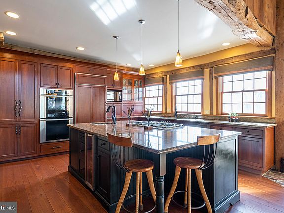 4th image of 106 Hoffman Cir