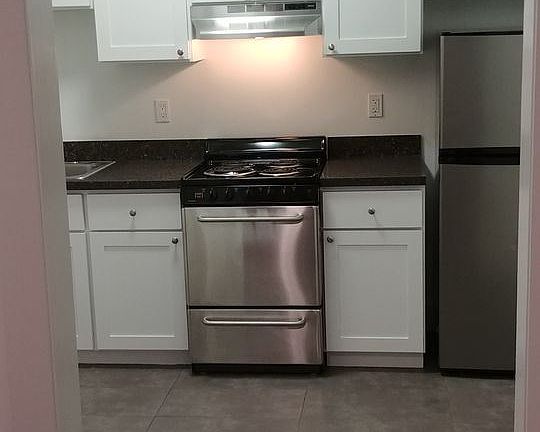 3rd image of 995 Pine St APT 102