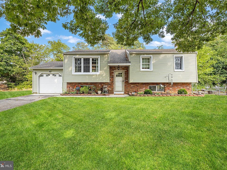 1st image of 109 Cedar Lake Dr