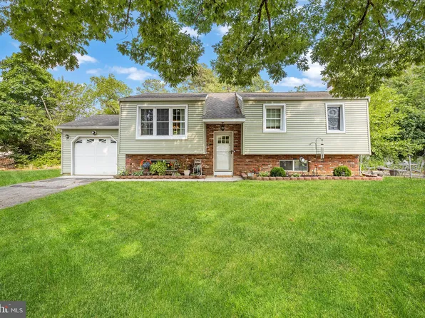 109 Cedar Lake Dr, Williamstown, NJ 08094