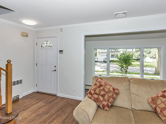5th image of 57 Seaview St
