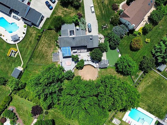 4th image of 222 Vermeer Dr