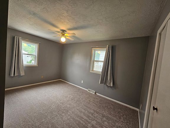 Master Bedroom w/ 2 closets