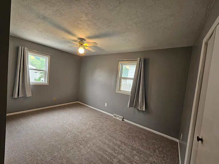 Master Bedroom w/ 2 closets