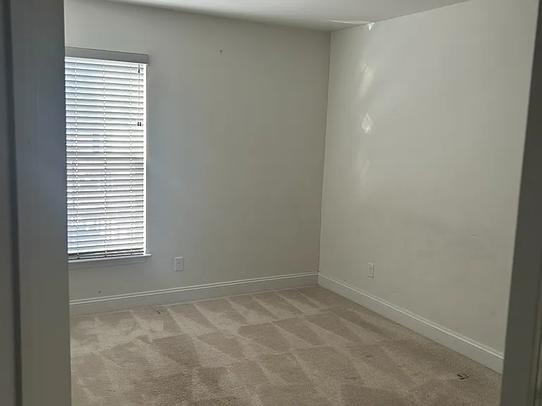 15216 Dunton Ave — Photo 3