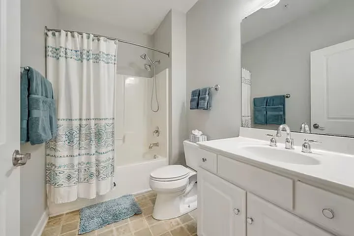 Full Bathroom 2