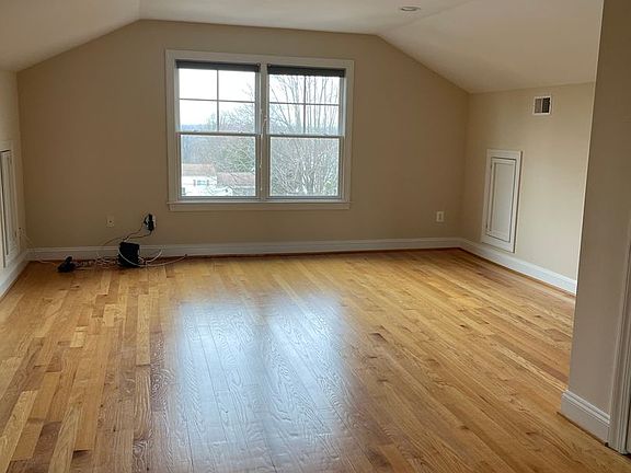 5th image of 6817 Algonquin Ave
