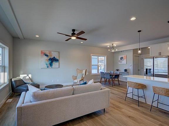 3rd image of 4880 Romaine Rd