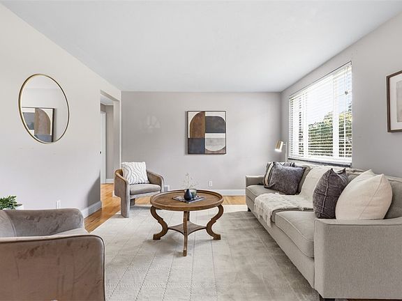 5th image of 542 Beaufort Ave
