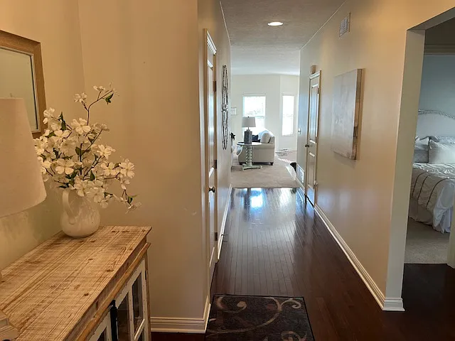 3 bed, 1875 sqft, $2,885 — Photo 2
