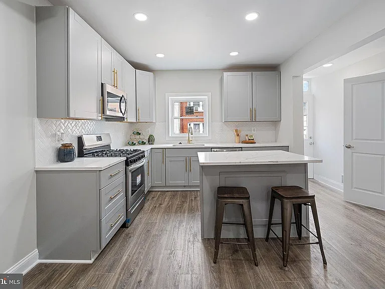 202 Adams St NE — Photo 20