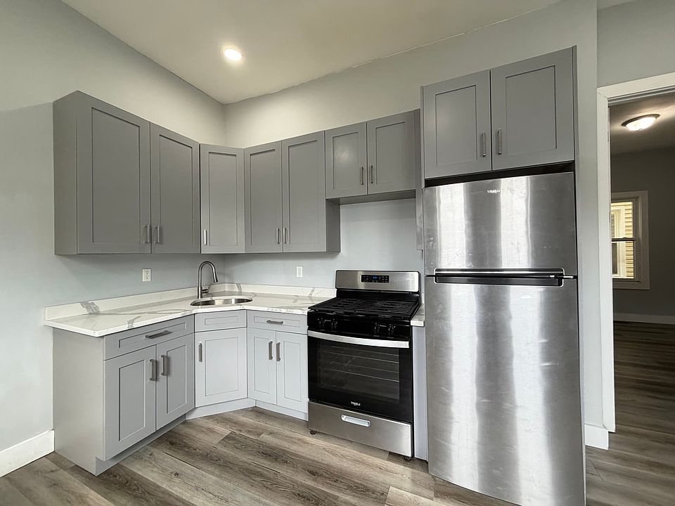 1st image of 465 Ferry St #2