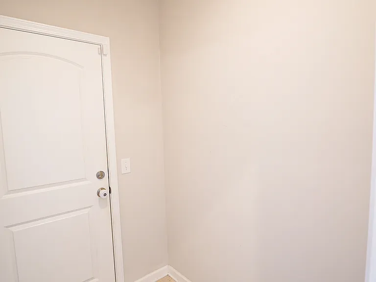 215 Shelton St — Photo 12