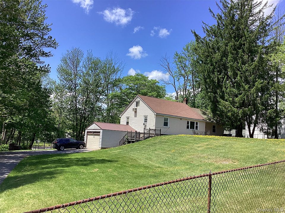 2nd image of 229 Pleasant Valley Road