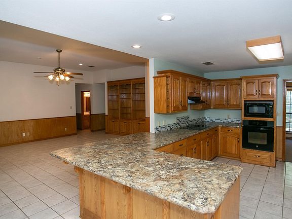 5th image of 2460 Garden Oaks
