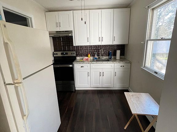 3rd image of 22 Farm Ln