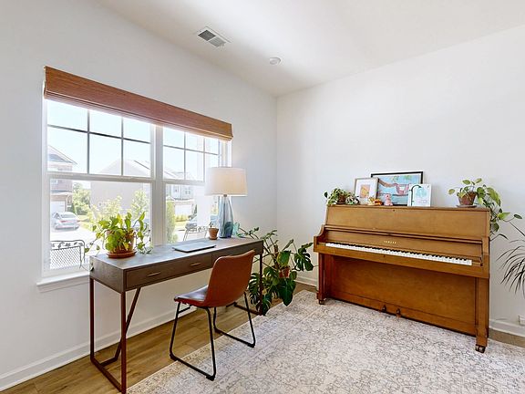 2nd image of 224 Lightwood Dr