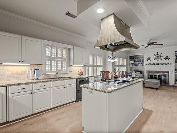4th image of 12500 Gleneagles Dr