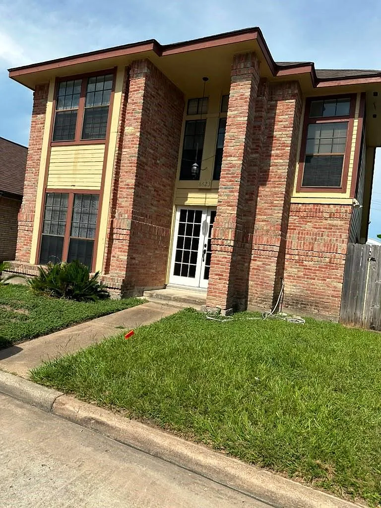 3 bed, 2.5 bath, 1423 sqft, $2,000 — Photo 2