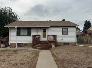 835 Amoretti St, Thermopolis, WY 82443
