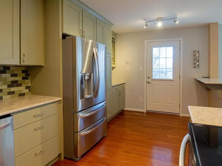 727 Herndon Woods Ct — Photo 6