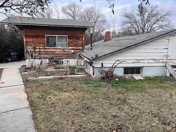 3rd image of 3967 Sand Hollow Rd