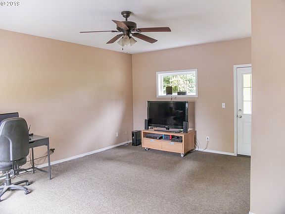 4th image of 2809 NE 49th St