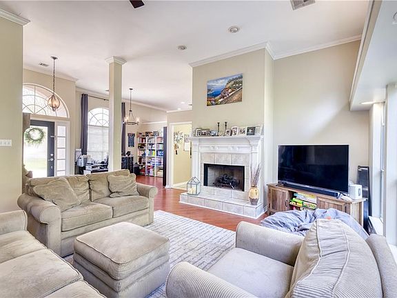 5th image of 1127 Meadow Ct