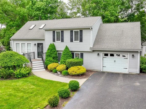 35 Sachem Rd, Narragansett, RI 02882