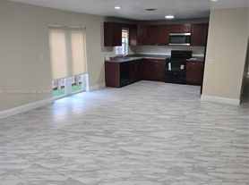 2433 Garfield St, Hollywood, FL