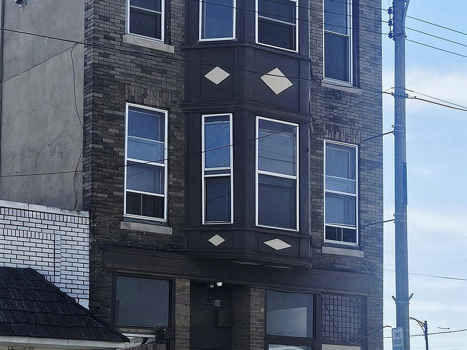 1st image of 211 E Stephenson