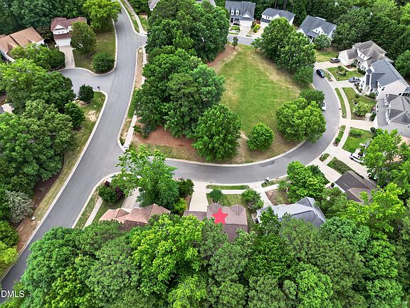 2nd image of 1402 Willowleaf Way