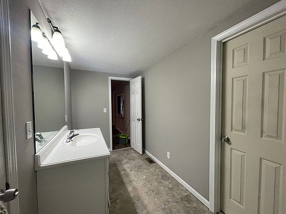 3rd image of 302 N Gold St
