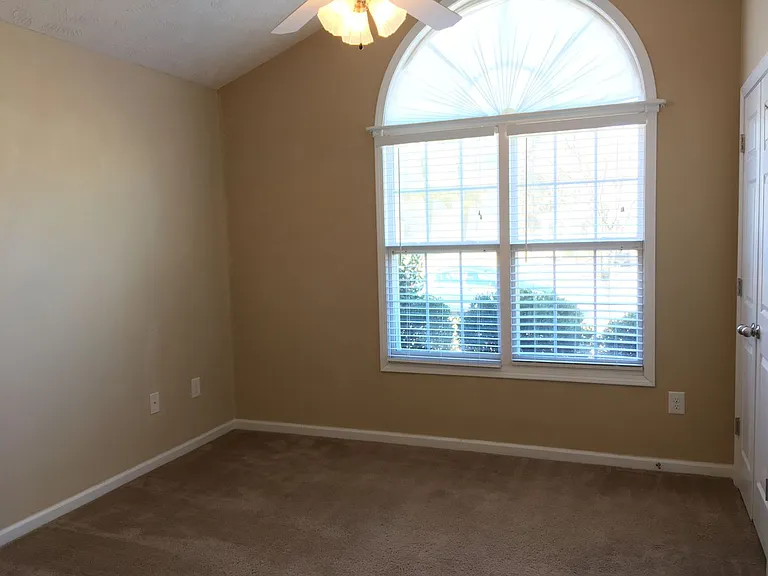 241 Collinwood Dr — Photo 9