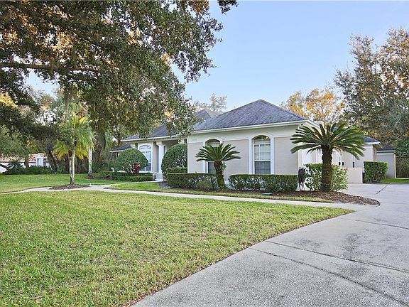 4th image of 8210 Courtleigh Dr