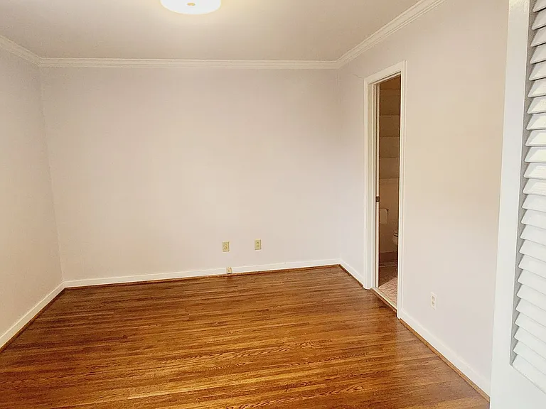 209 Knoll Crest Dr — Photo 16