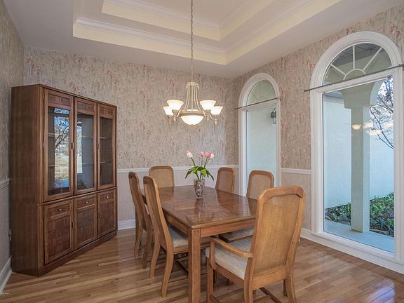 Image 5: Dining Room