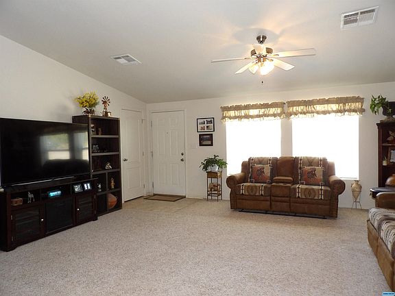3rd image of 138 Sandalwood Ave