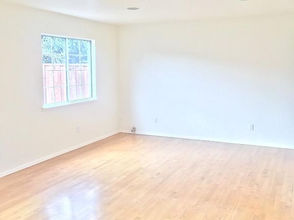 2nd image of 556 N Eden Ave