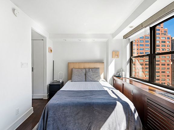 5th image of 330 3rd Ave APT 8D